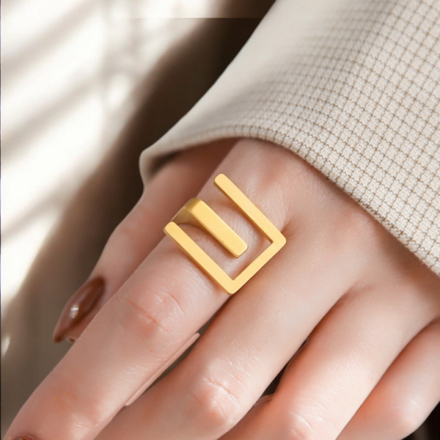 Ariana Ring 