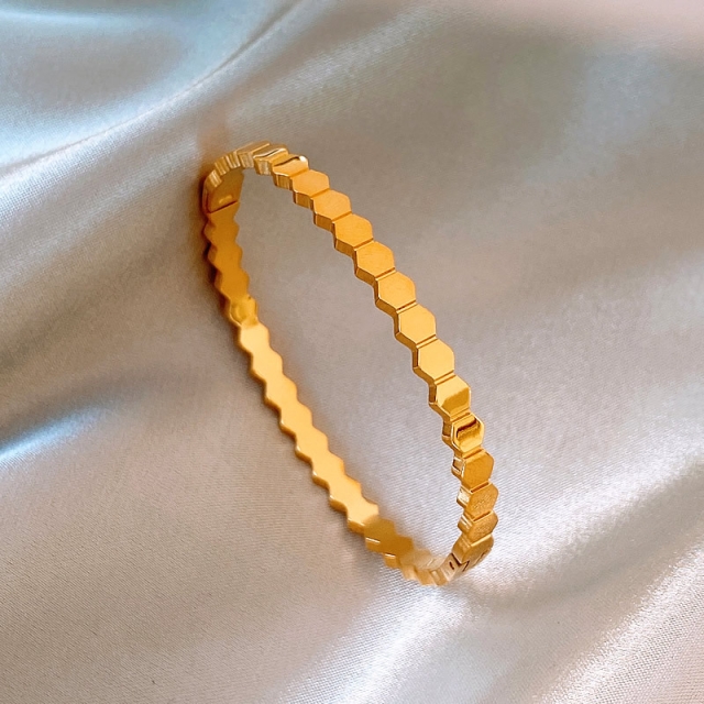 Louisa Bangle