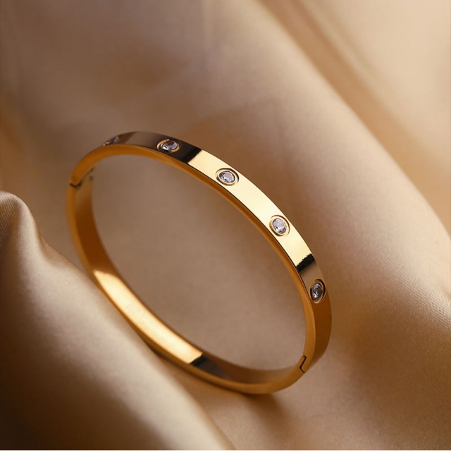 Love Bangle Gold