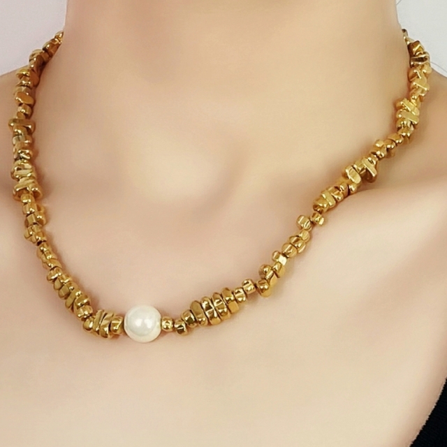 Lily Necklace