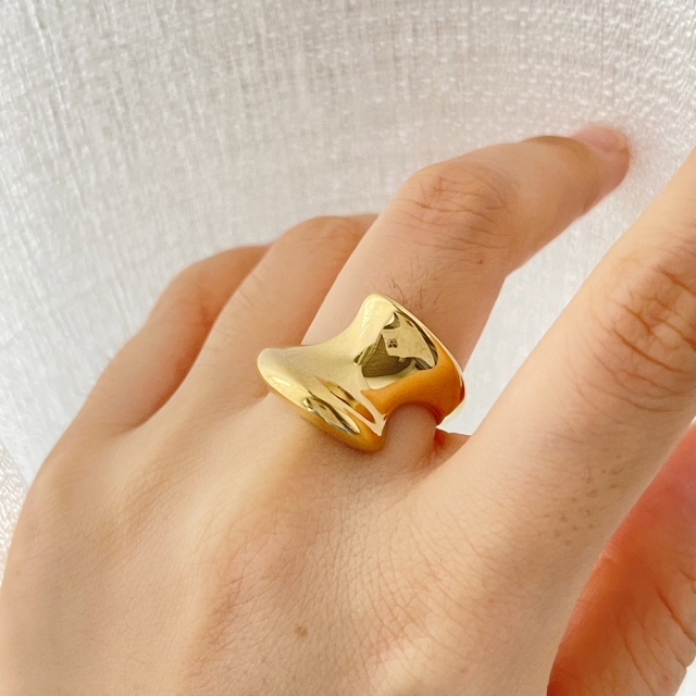 Vicky  Ring